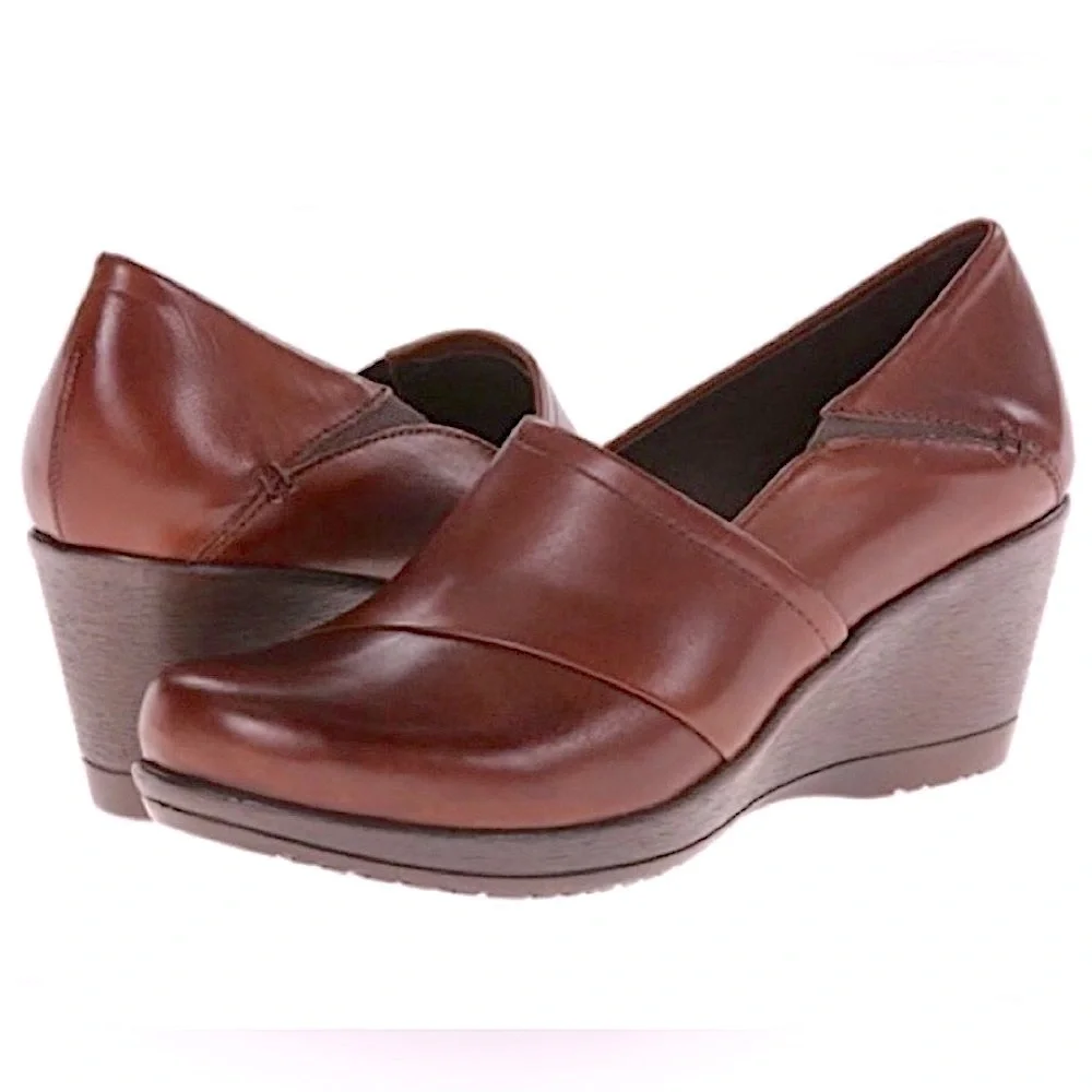 Dansko Womens Rosaline Wedge Heel Chestnut Brown Leather Medical Clogs 38